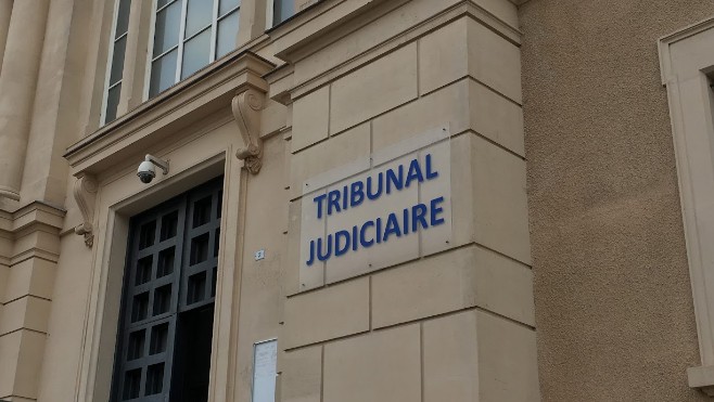 Justice : Un professeur de collège d'Abbeville condamné pour avoir fait écouter des sons d'orgasmes à ses élèves !