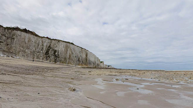 9 personnes hélitreuillées au pied des falaises entre Mers-les-Bains et Ault