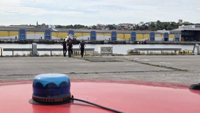 Boulogne: un homme tombe dans le port, les pompiers interviennent