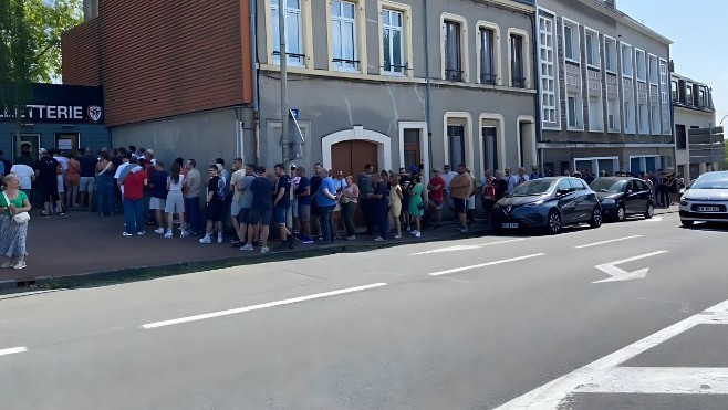 Football: à Boulogne, du monde pour obtenir les derniers abonnements de l'USBCO !