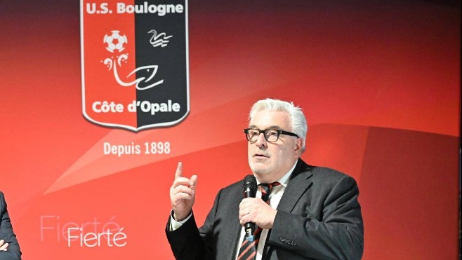 Frédéric Cuvillier, le maire de Boulogne sur mer rend hommage à Jacques Wattez.