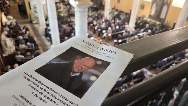 Boulonnais: la foule aux obsèques de Jacques Wattez, 