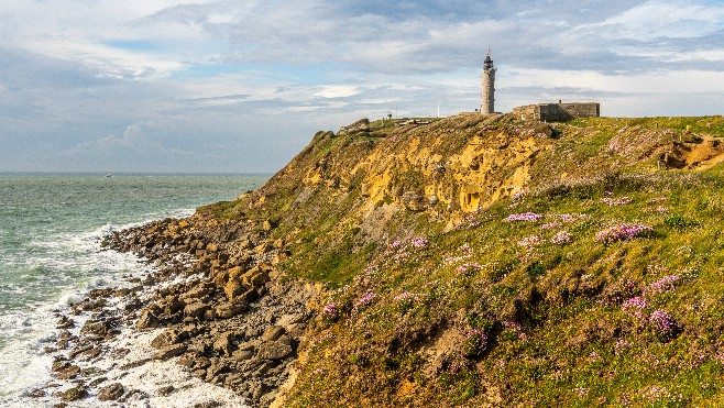 Audinghen : un homme chute de la falaise, il est gravement blessé. 