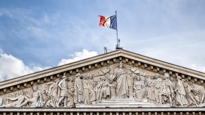 L'Assemblée renverse le gouvernement Bayrou, la France dans une crise politique majeure
