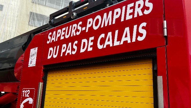 Outreau, une voiture percute un poteau et termine sa course dans un jardin !