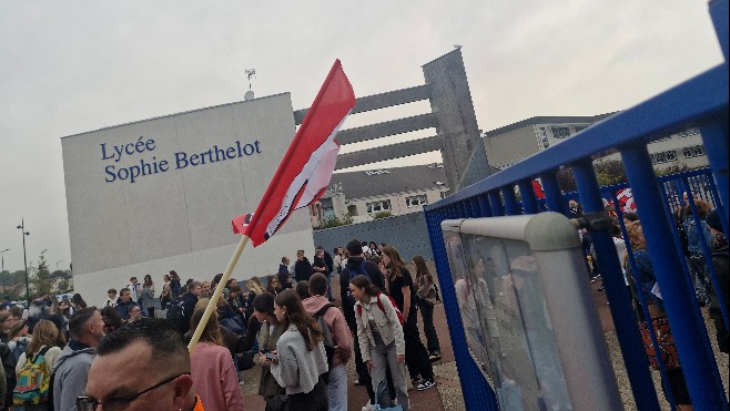 Plusieurs lycées de Calais bloqués ce matin dans le cadre de la journée de mobilisation intersyndicale. 