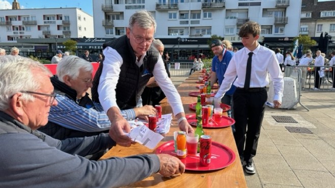 Calais : Départ cet après-midi de la course des garçons de café !