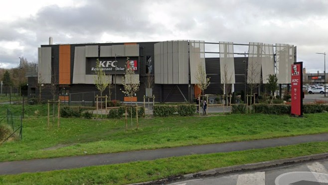 Dunkerque: un homme retrouvé mort dans les toilettes d'un KFC au bout de 30 heures, la famille réclame justice
