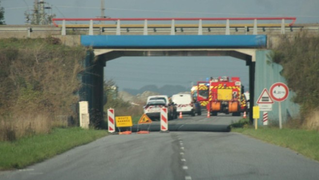 Un TER percute un camion stationné (!) sur les rails, la circulation des trains interrompue entre Calais et Dunkerque