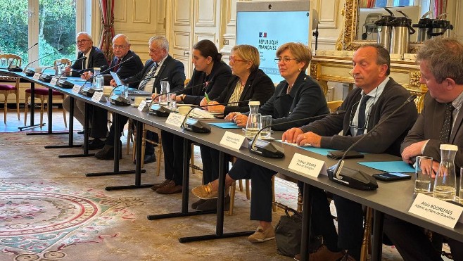 À Paris, le collectif des élus du littoral obtient « des engagements fermes » pour faire face à la crise migratoire.