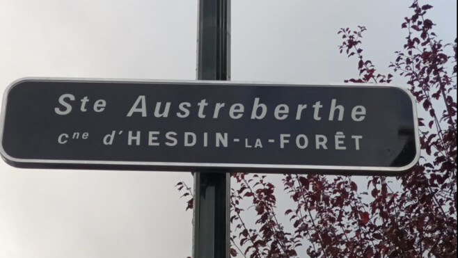 De nouveaux panneaux dans les communes historiques d’Hesdin-la-Forêt. 