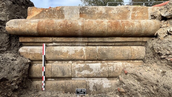 Calais : une porte du XVIIe siècle découverte sous la place Foch