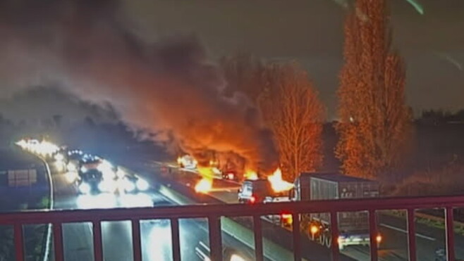 A25 : un poids lourd en feu provoque plus de 10 km de bouchons, sortie obligatoire à Bailleul
