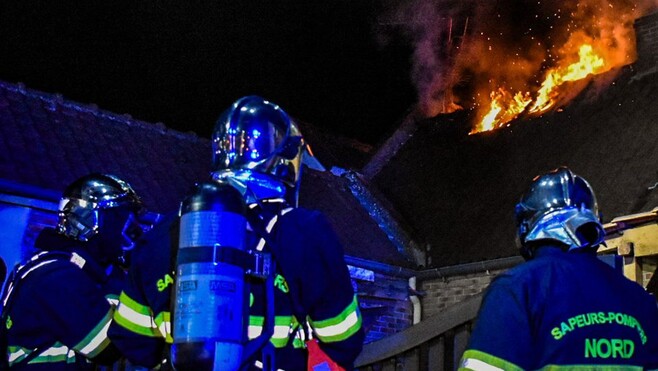 Spycker : important incendie agricole, l’intervention des pompiers a duré une bonne partie de la nuit
