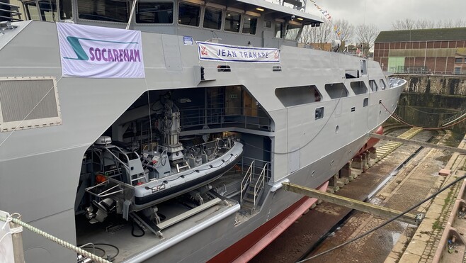 À Calais, la Marine nationale a baptisé le patrouilleur outre-mer Jean Tranape dans les chantiers navals de la Socarenam.