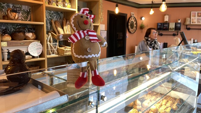 Rue : un “petit pain d’épices farceur” amuse les enfants chaque soir de décembre