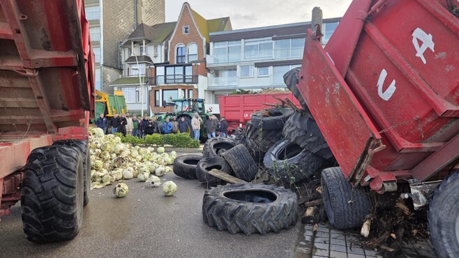 Des choux, des pneus et du fumier déversés devant la villa du couple Macron, au Touquet