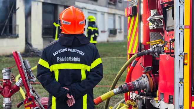 Ambleteuse : une camionnette en feu embrase un bateau et endommage la toiture d’une maison