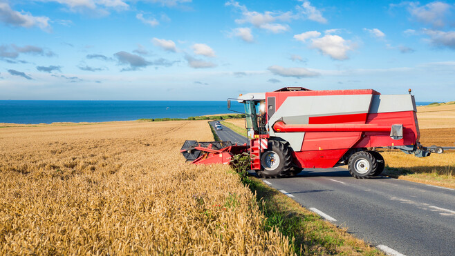 Accident à Gapennes : une voiture percute une moissonneuse, un blessé transporté à Abbeville