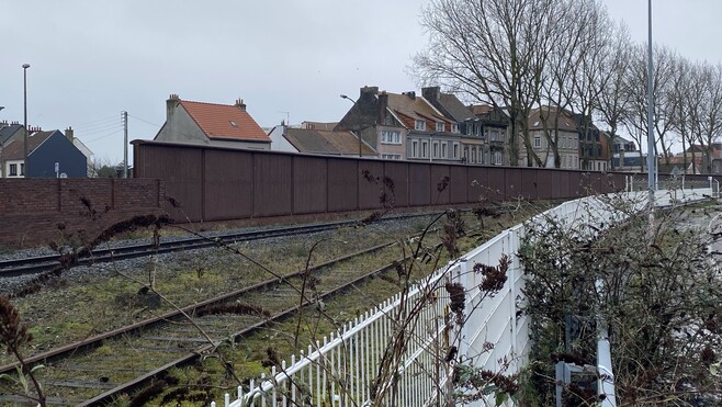 Le premier kilomètre de la voie mère SNCF–Port de Calais est achevé.