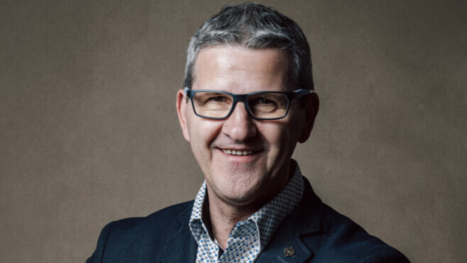 A Berck, Jean-Luc Bouvier tend la main aux jeunes électeurs pour le second tour. 