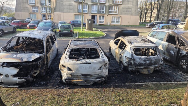 Boulogne: 4 voitures incendiées en pleine nuit, les riverains sous le choc au petit matin