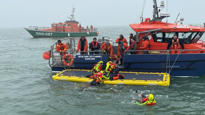 À Calais, la SNSM espère pouvoir acheter un paddle géant pour secourir des groupes de personnes en mer.