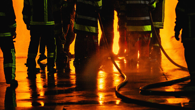 Incendie en pleine nuit dans le calaisis : un hangar agricole ravagé par les flammes