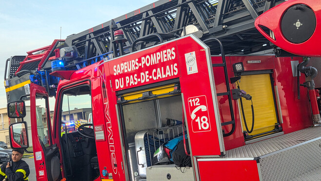 Un hangar de 1.200 m² détruit par un incendie près d’Hesdin-La Forêt