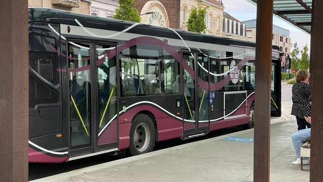 Prix du carburant : les Calaisiens aussi préfèrent prendre le bus que la voiture !