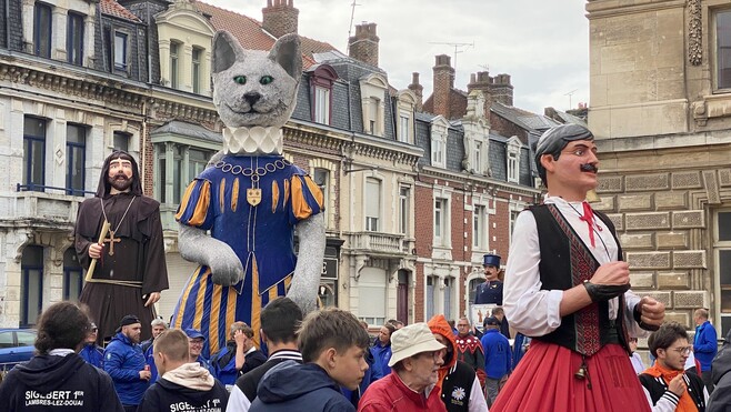 Calais : samedi, 7 géants paraderont autour du Grand Théâtre pour les 20 ans de Gustave le Jardinier...