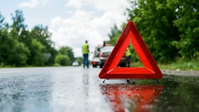 Une voiture fait une embardée sur l’A16 près d’Abbeville : une jeune conductrice s’en sort indemne