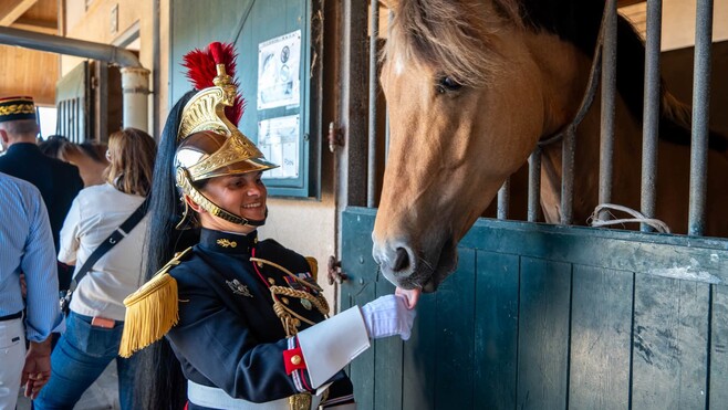 Le Touquet : zoom sur le poste à cheval de la Garde Républicaine   !