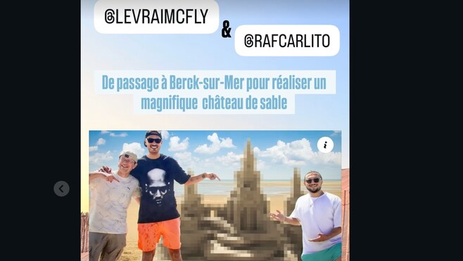Les youtubeurs McFly et Carlito construisent des châteaux de sable à Berck-sur-Mer…