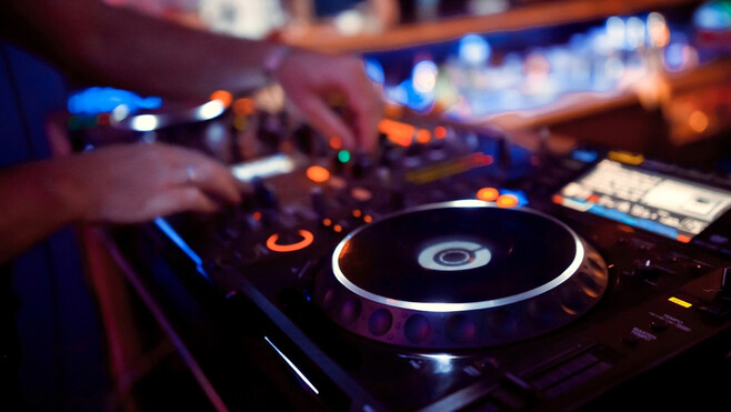 Ce samedi, les anciens rois des discothèques de la Côte d’Opale reprennent du service à Berck !