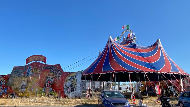 Le cirque Benzini s'installe sans rien demander à Calais ! 