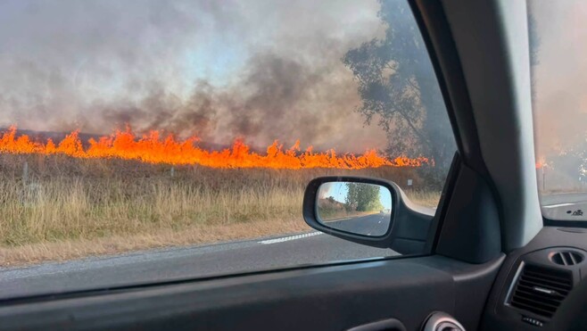 Feu de chaume à Bourbourg  et accident à Cappelle-Brouck : la D300 et la D11 sont fermées.