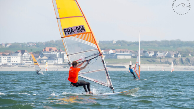 Wimereux : le jeune Léopold Martin décroche le titre de vice-champion de France en planche à voile