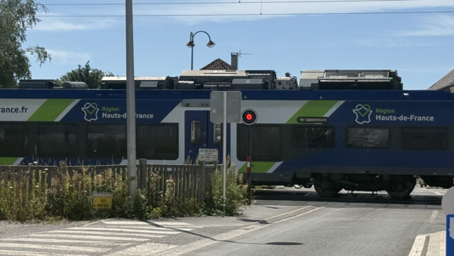 Un adolescent de 14 ans meurt percuté par un TER près d'Arras