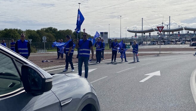 Le syndicat Alliance Police Nationale manifeste à l'entrée du Tunnel sous la Manche !