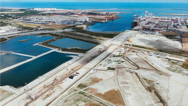 Port de Dunkerque : le chantier spectaculaire du deuxième terminal à conteneurs avance comme prévu ! 