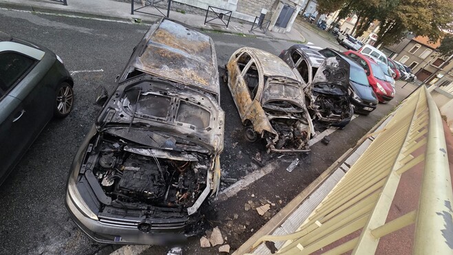 Au moins 4 voitures détruites par les flammes dans la nuit à Boulogne et à Wimille