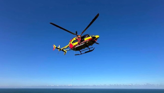 Audinghen : un homme de 35 ans secouru au pied des falaises grâce à l'hélicoptère Dragon 76