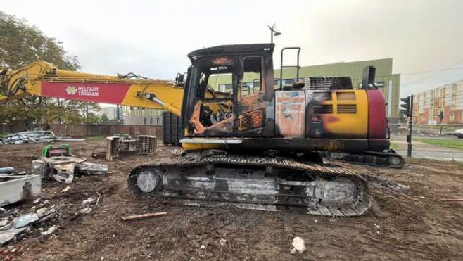 Une pelleteuse volontairement incendiée sur un chantier : cinq salariés au chômage technique, l'entreprise lance un appel à témoins