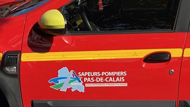 Wimille : une voiture en stationnement prend feu en pleine nuit