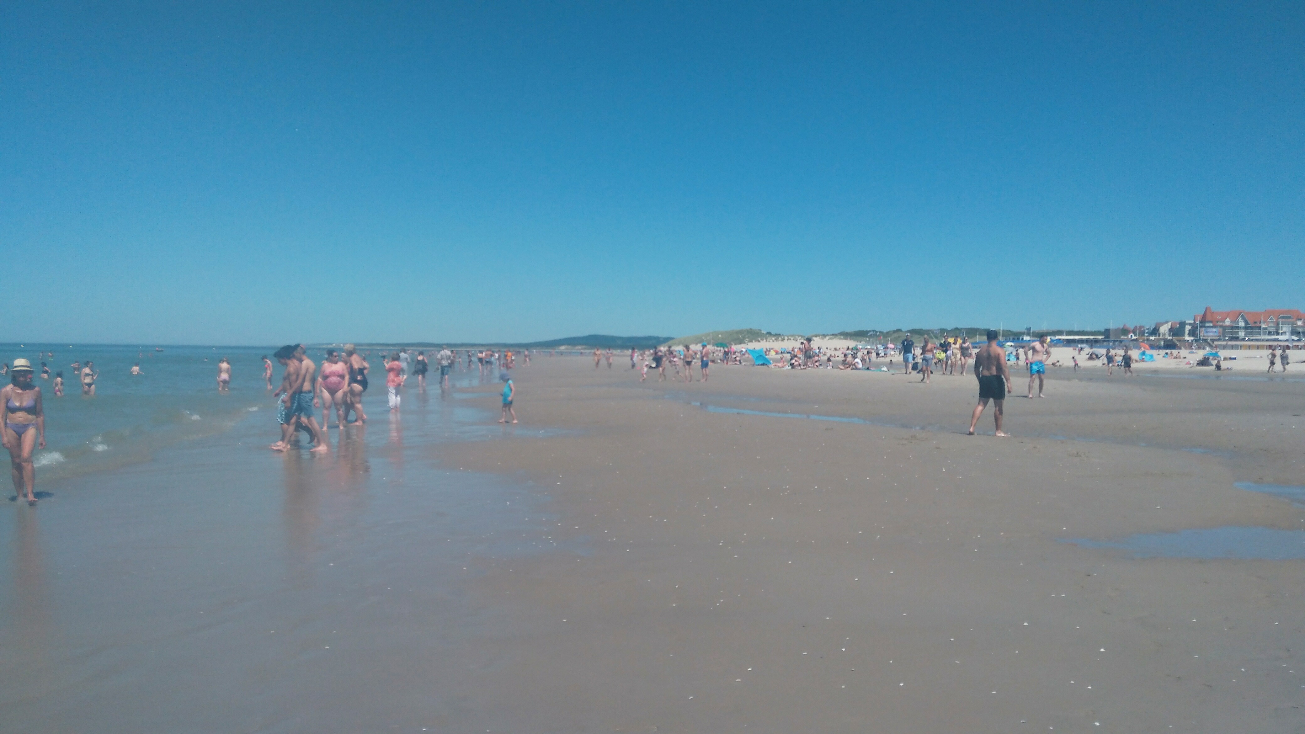 Il fait chaud ces jour-ci, sur la cote d'Opale. Les conseils face aux dangers du soleil par un nageur sauveteur du littoral