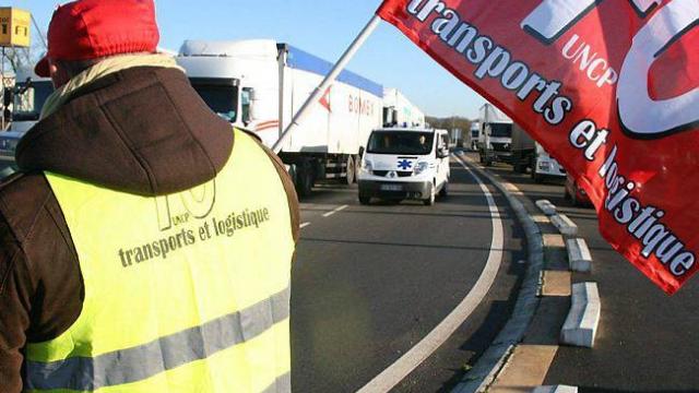 Les routiers vont entrer dans la mobilisation contre la loi travail et le 49-3 dès lundi soir sur la côte d'opale, ils promettent blocages et opérations escargot.