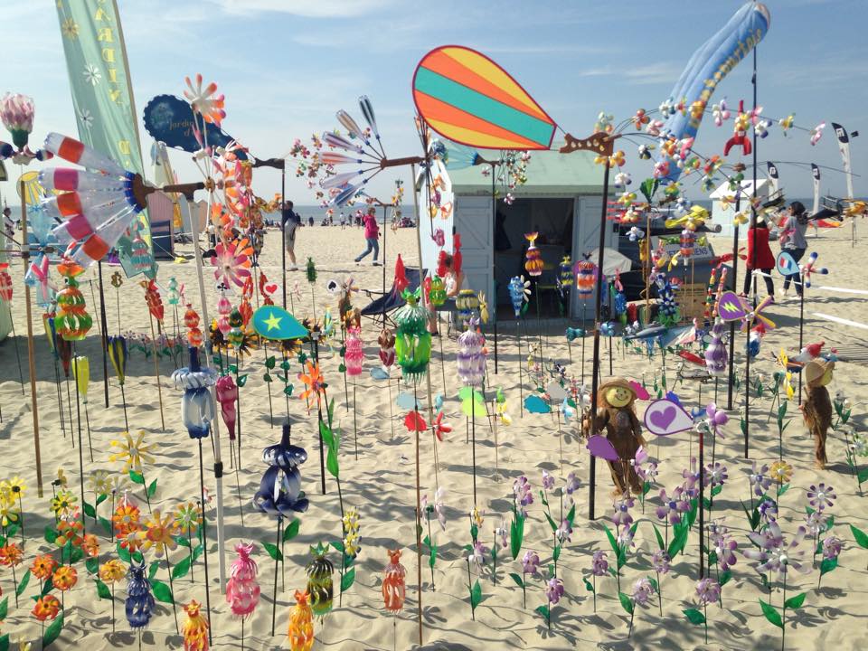 Zoom sur les jardins du vent à Berck sur mer avec les Rencontres Internationales de Cerfs Volants ! 