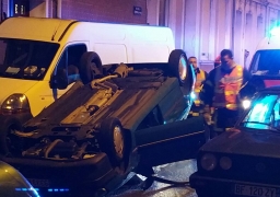 Accident impressionnant à Calais : une femme légèrement blessée