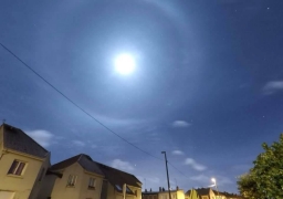 Calais: un halo lunaire dans le ciel cette nuit